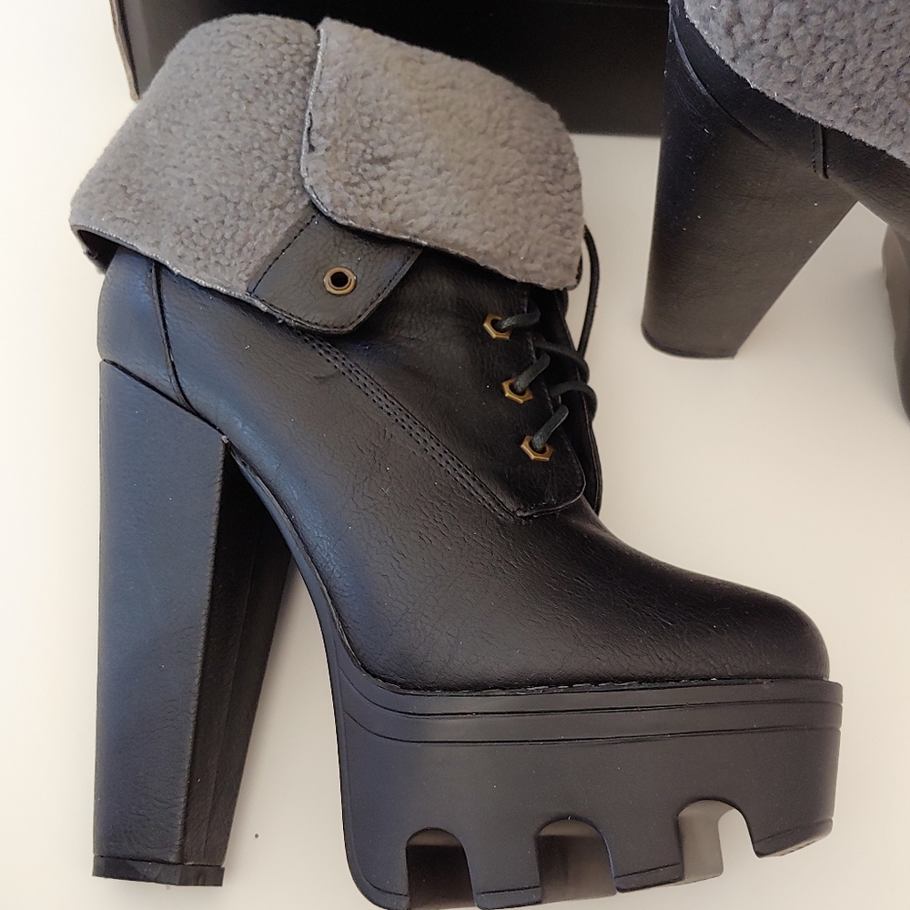 Wild Diva. Women's Platform Boot